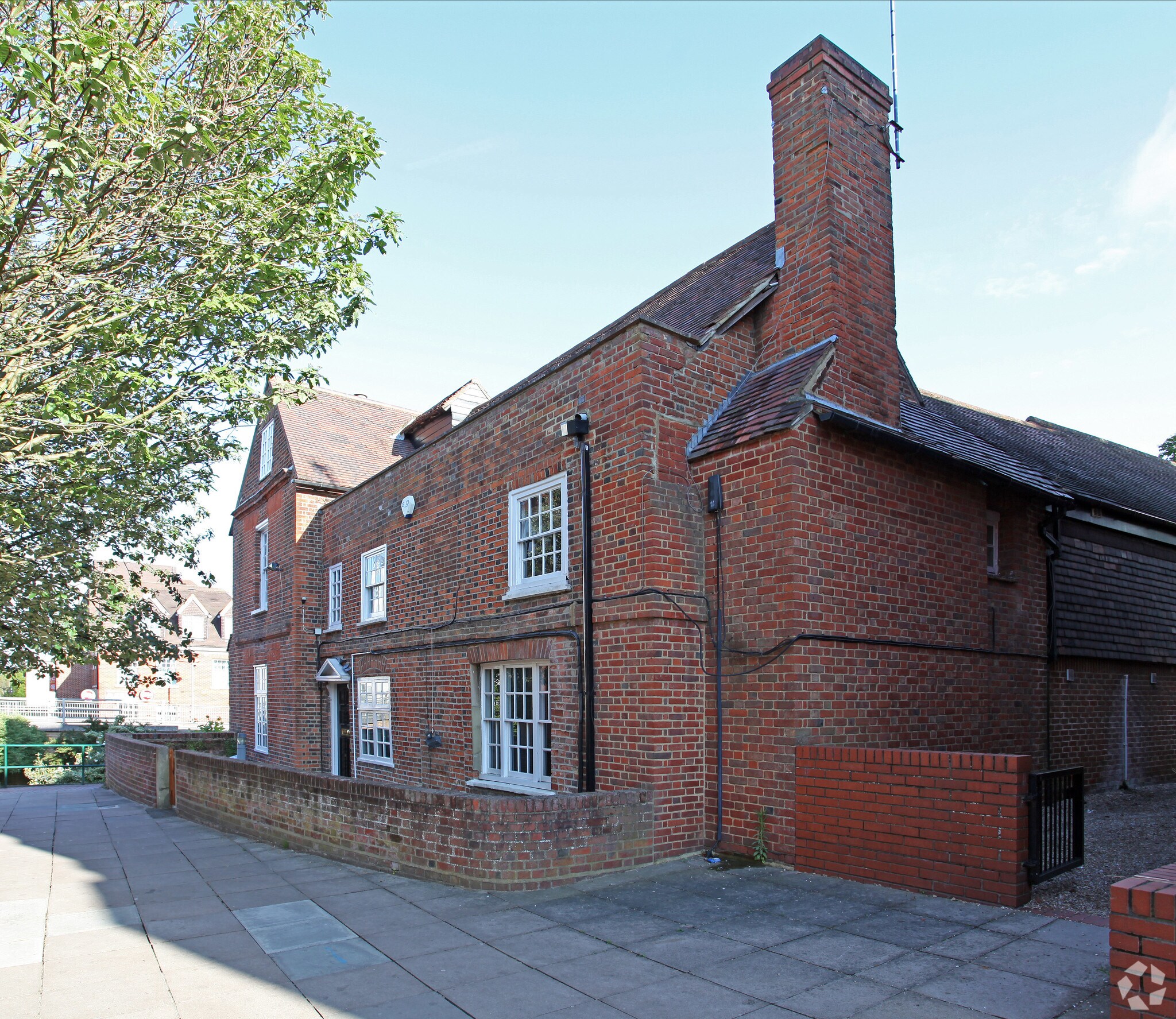 Grenville Pl, Bracknell for sale Primary Photo- Image 1 of 1