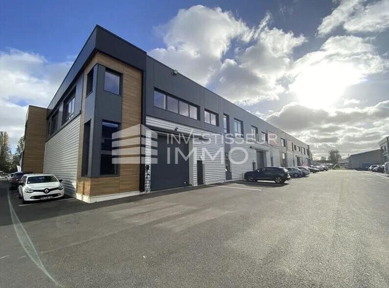 Light Industrial in Villeneuve La Garenne to rent - Building Photo - Image 2 of 7