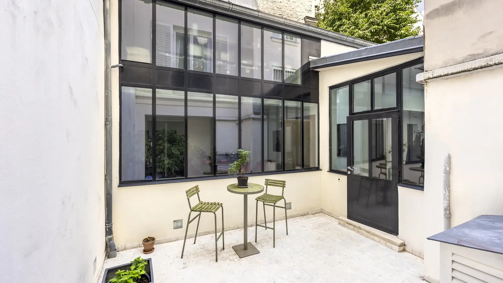 Build-to-Rent in Paris for sale Building Photo- Image 1 of 4