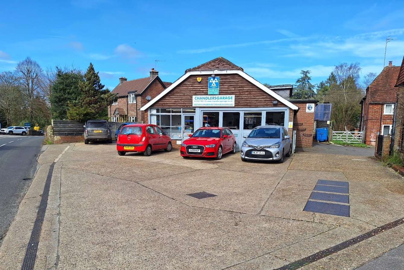 Farnham Rd, Elstead for sale Primary Photo- Image 1 of 3