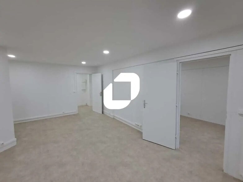 Office in Nanterre to rent - Interior Photo - Image 3 of 20