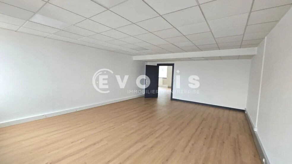 51 Rue Hoche, Ivry-sur-Seine to rent - Interior Photo - Image 3 of 8