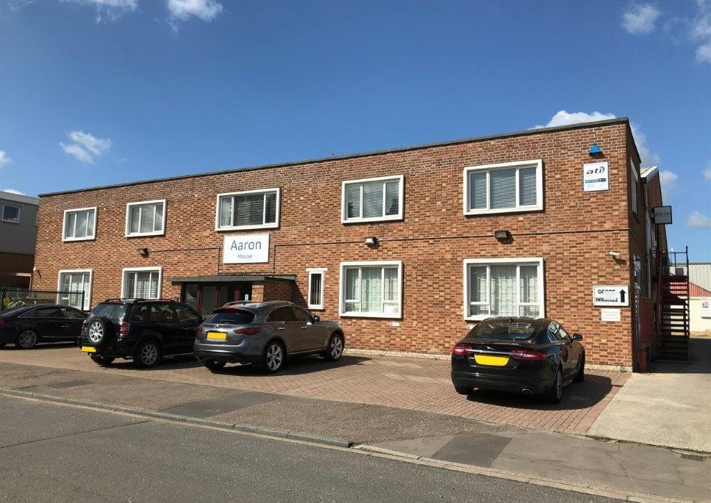 Island Farm Ave, West Molesey to rent Primary Photo- Image 1 of 10