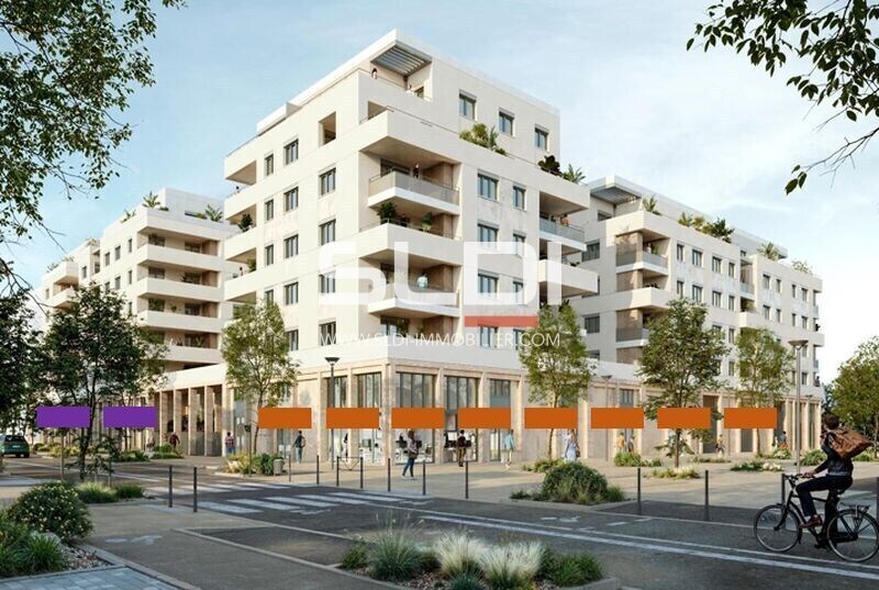 Retail in Vaulx-en-Velin to rent - Building Photo - Image 2 of 7