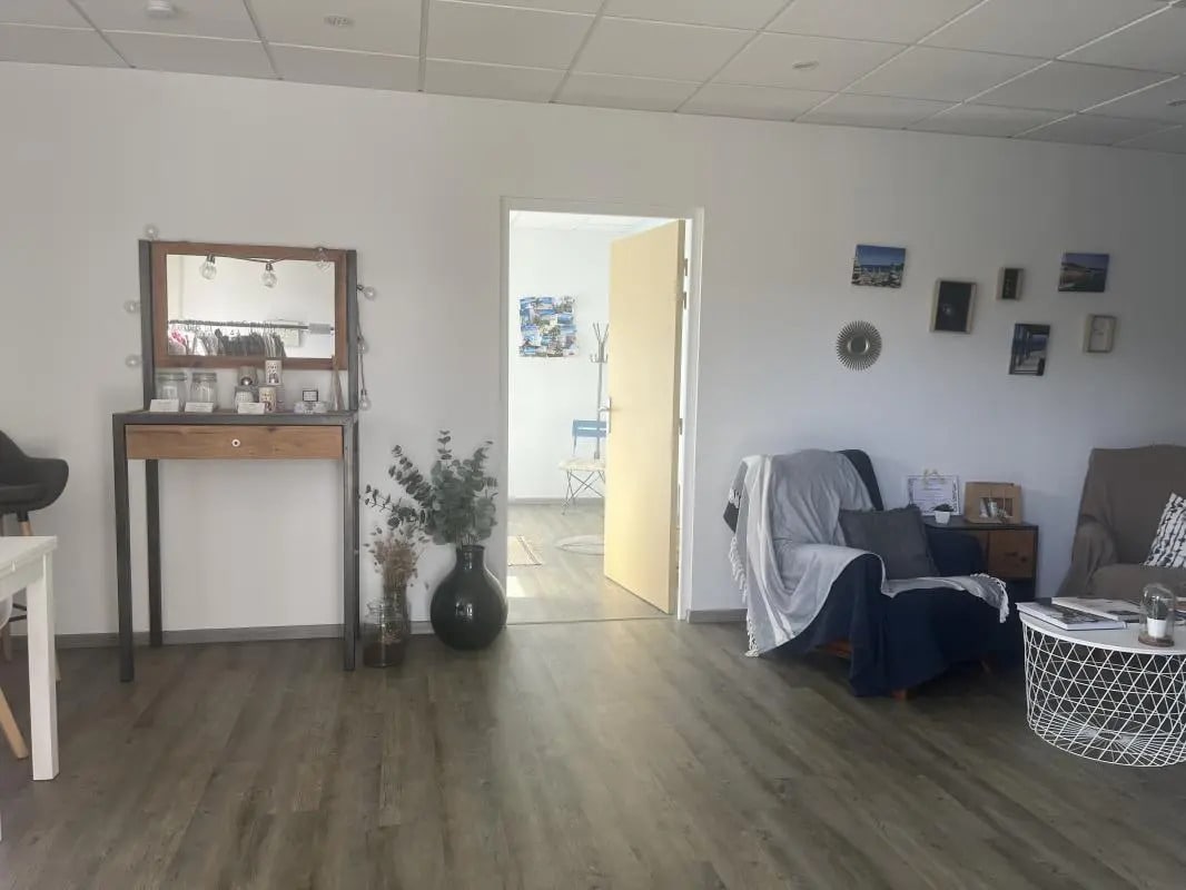 Light Industrial in Parempuyre for sale Interior Photo- Image 1 of 7