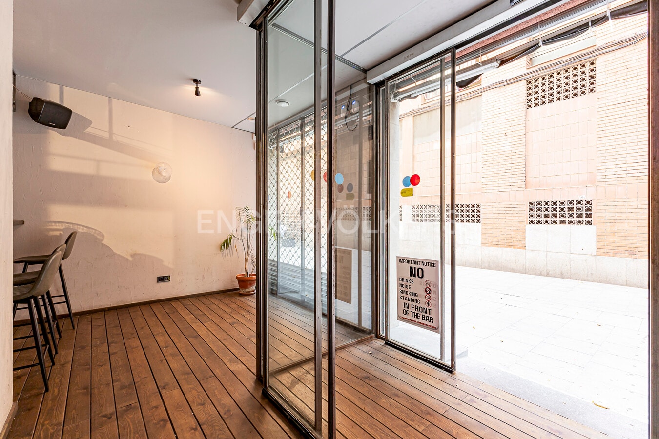 Barcelona, BAR 08001 - Unit 1 - - Interior Photo - Image 2 of 18