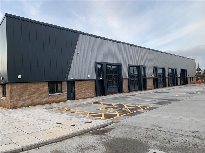 17 Kyle Rd, Irvine for sale - Primary Photo - Image 1 of 1