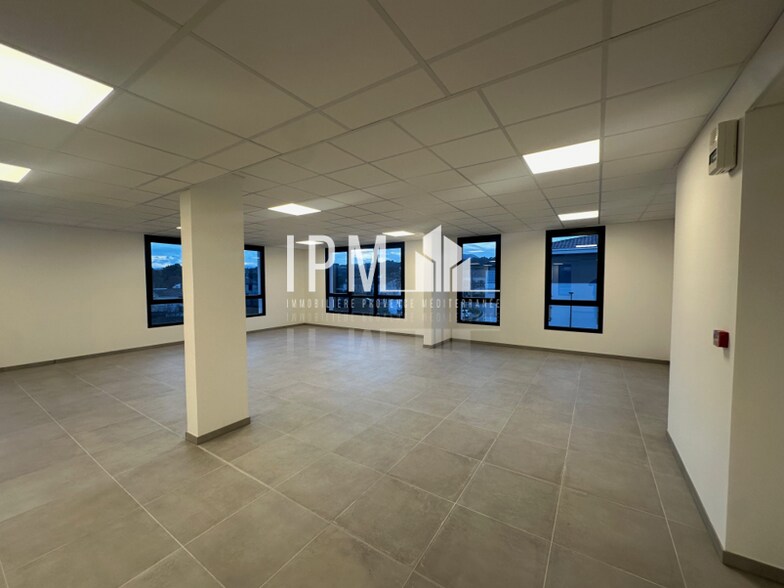 53 Chemin De Beaudinard Aux Solans, 13400 Aubagne, Aubagne for sale - Building Photo - Image 3 of 5