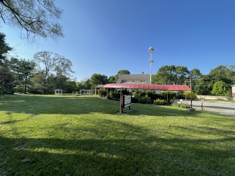 34350 Ann Arbor Trl, Livonia, MI for sale - Building Photo - Image 1 of 1