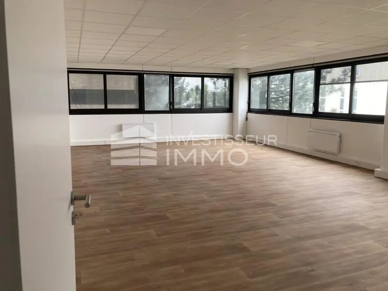 Office in Antony to rent - Interior Photo - Image 3 of 6