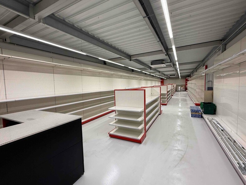 Industrial in Alcobendas, Madrid to rent - Building Photo - Image 2 of 4