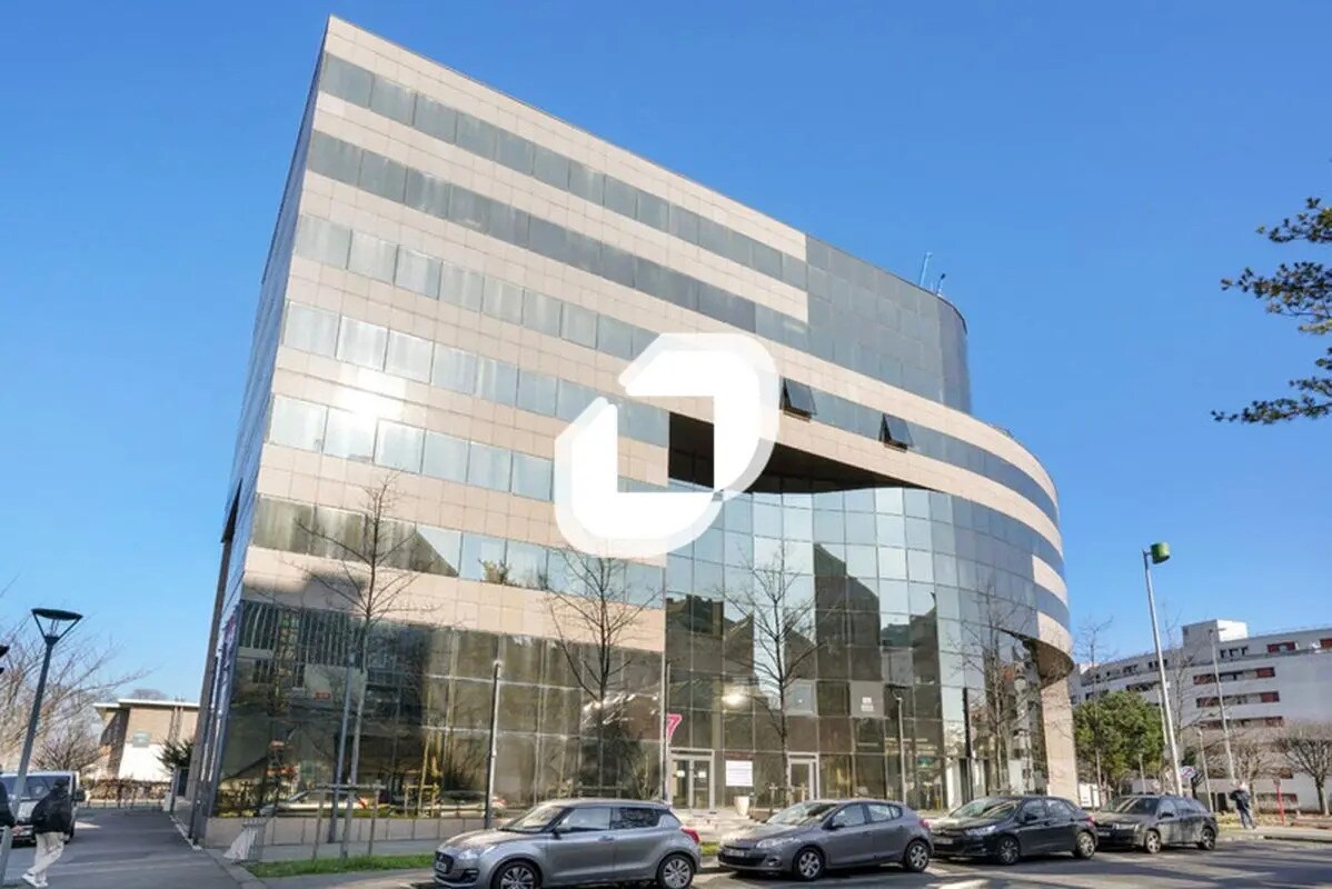 Office in Noisy-le-Grand to rent Building Photo- Image 1 of 14
