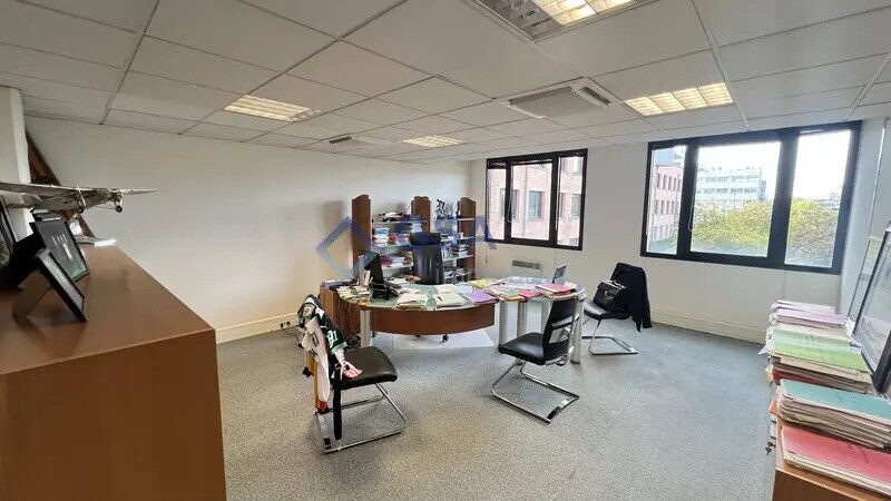 Office in Évry-Courcouronnes to rent Interior Photo- Image 1 of 8