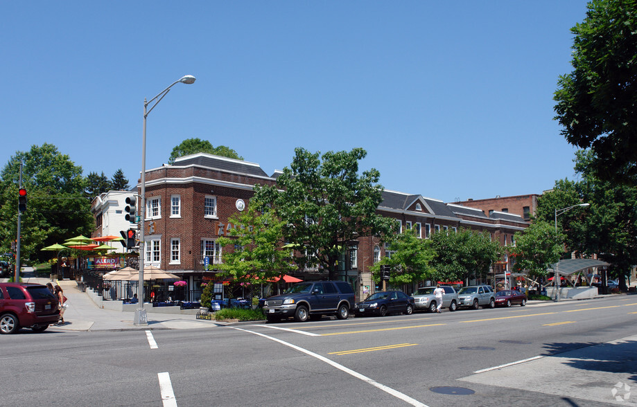 3500-3518 Connecticut Ave NW, Washington, DC for rent - Building Photo - Image 2 of 5