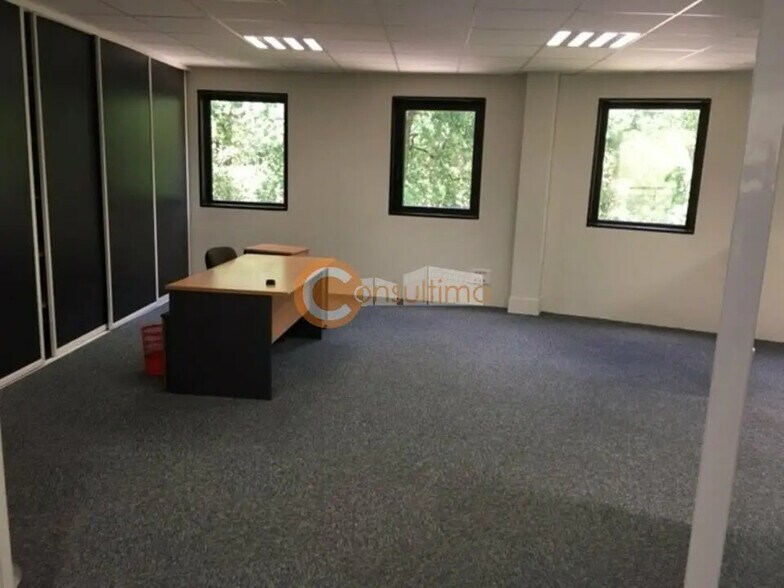 Office in Mérignac to rent - Interior Photo - Image 3 of 12