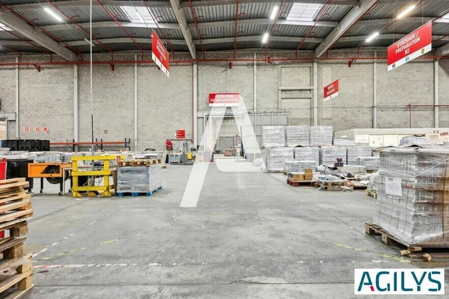 Industrial in Roissy-en-Brie to rent - Interior Photo - Image 3 of 6