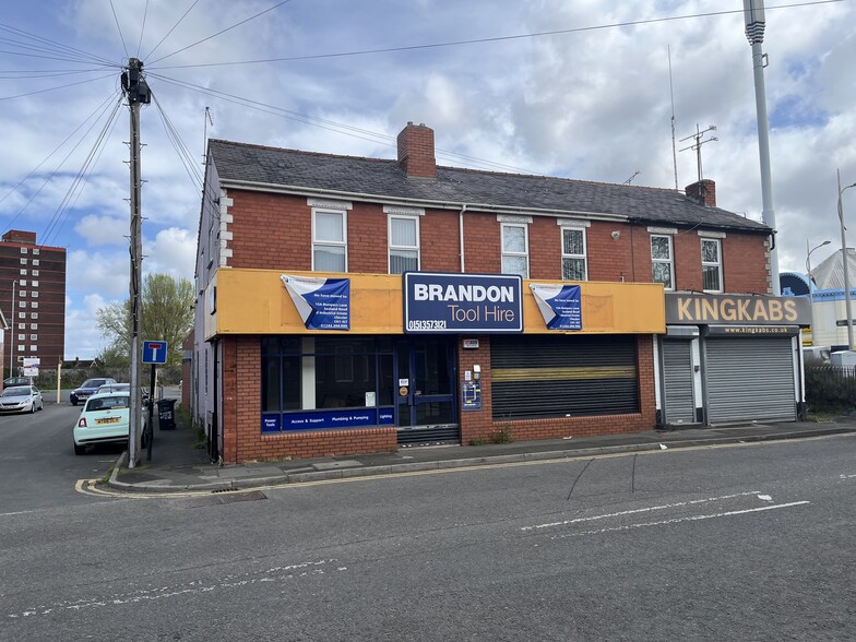 8-10 Princes Rd, Ellesmere Port for rent - Primary Photo - Image 1 of 5