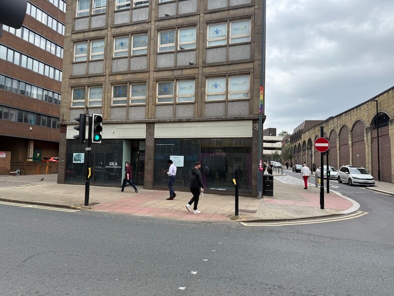 26-28 Market St, Huddersfield to rent - Building Photo - Image 2 of 2