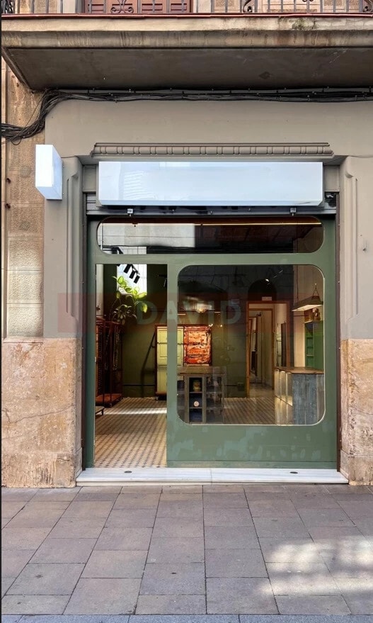 Retail in Barcelona, Barcelona to rent Building Photo- Image 1 of 3