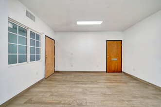 1926 S Main St, Santa Ana, CA for rent Building Photo- Image 1 of 7