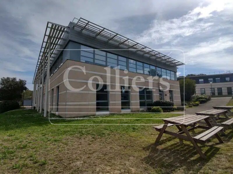 Location Bureaux 302 m² - Photo 1