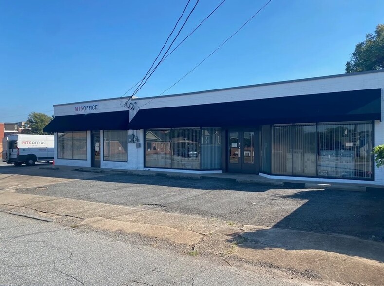 211-213 W Whitner St, Anderson, SC for rent - Building Photo - Image 1 of 2