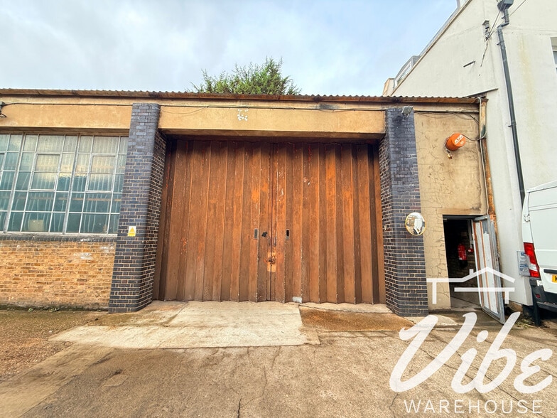 Downs Rd, London to rent - Building Photo - Image 3 of 8