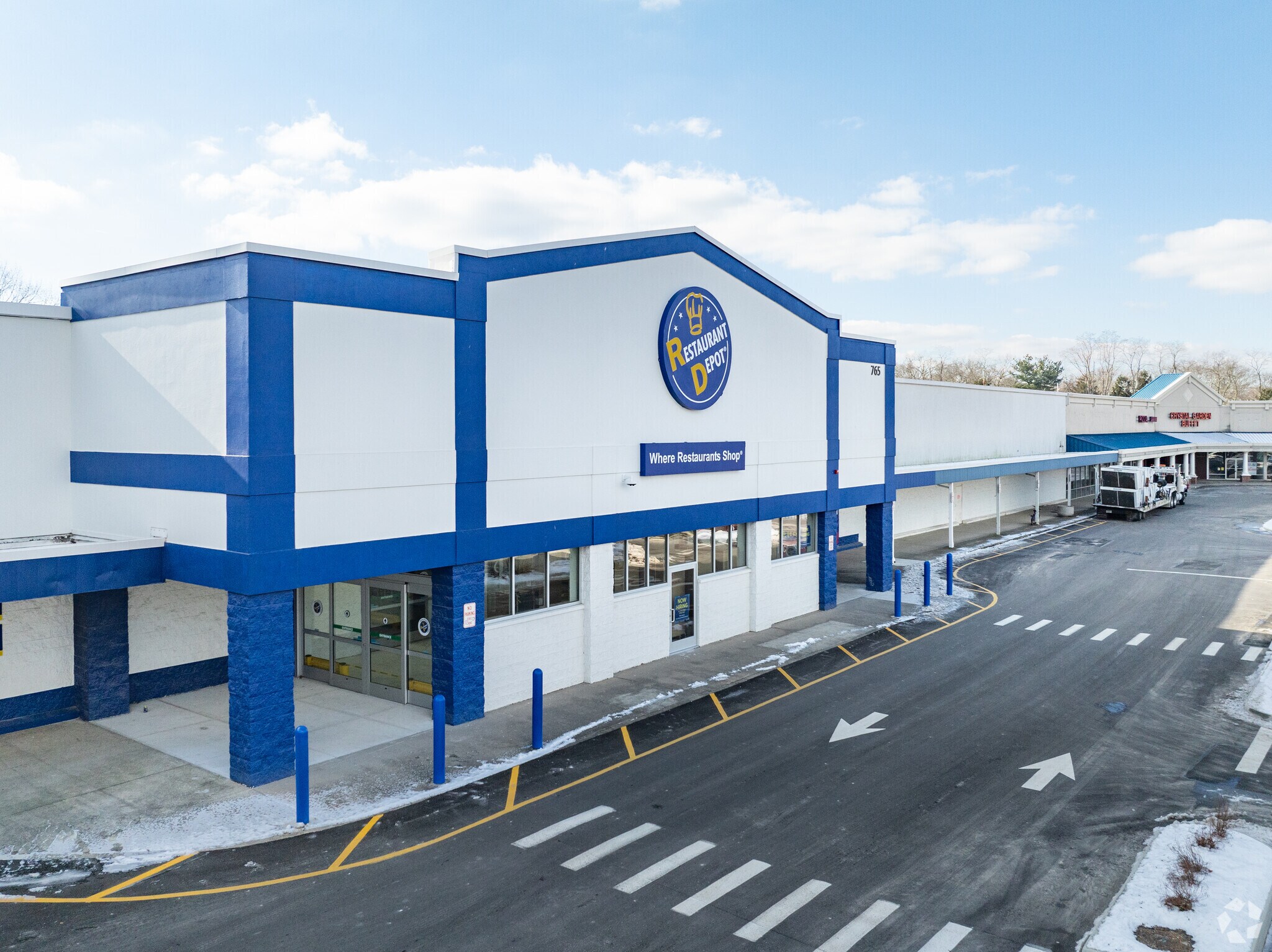 655-815 Old Country Rd, Riverhead, NY to rent Building Photo- Image 1 of 2