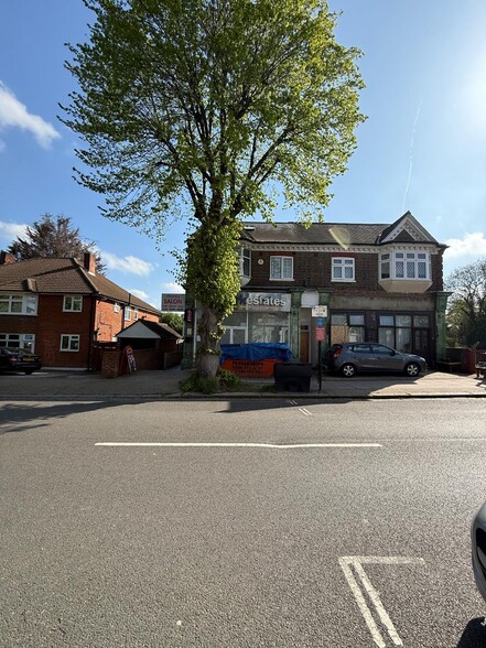173 Thornbury Rd, Isleworth to rent - Primary Photo - Image 1 of 11