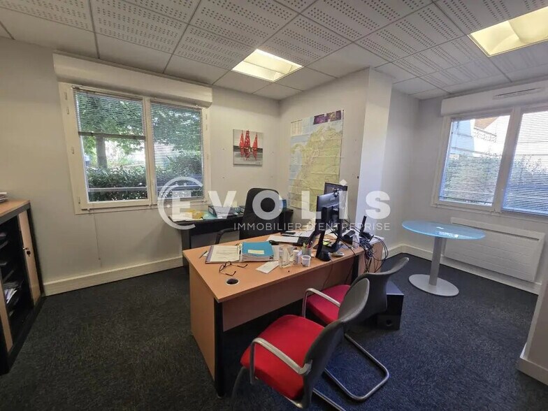 Office in Massy to rent - Interior Photo - Image 3 of 9