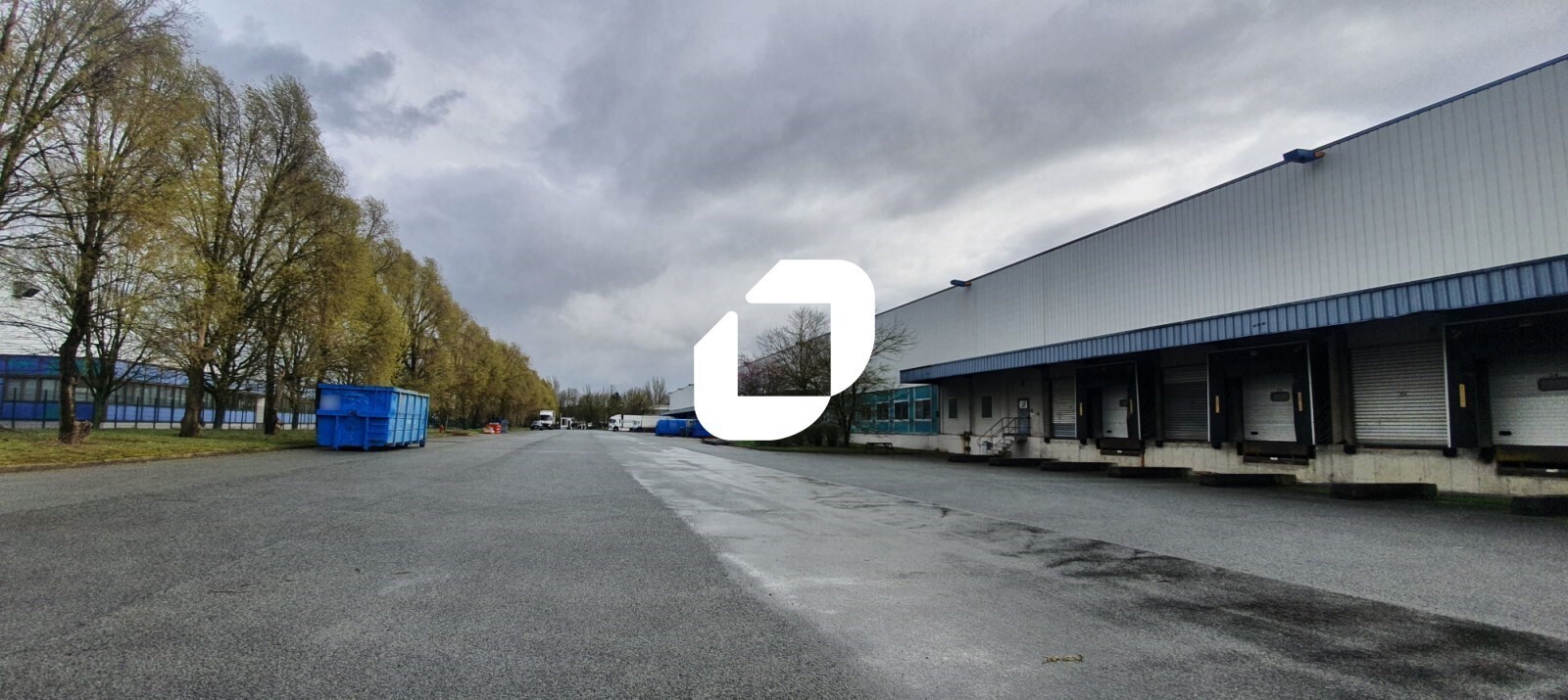Industrial in Tremblay-en-France to rent Building Photo- Image 1 of 8