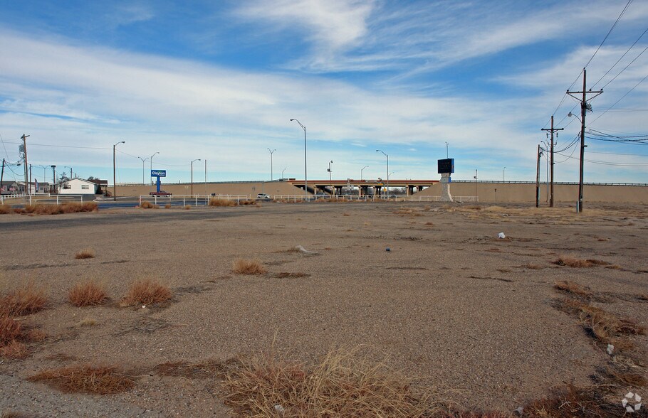 2000 N University Ave, Lubbock, TX for rent - Primary Photo - Image 1 of 3