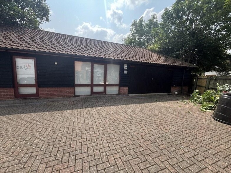 1A Norfolk Rd, Ipswich to rent - Building Photo - Image 3 of 9