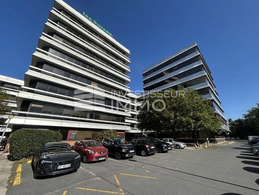 Office in Cergy to rent Building Photo- Image 1 of 7