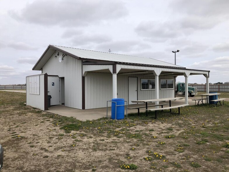 1206 Rd 4, Mc Cool Junction, NE for sale - Primary Photo - Image 1 of 1