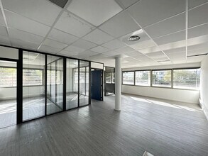 Office in Marseille to rent Interior Photo- Image 1 of 4