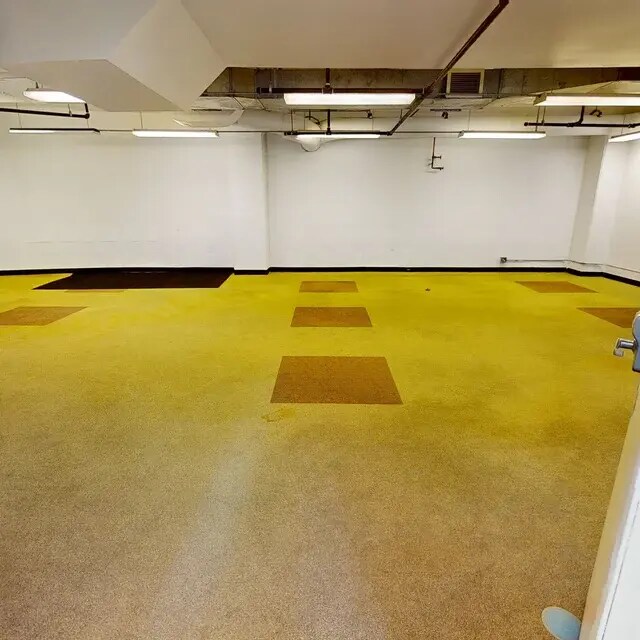 8609 Westwood Center Dr, Vienna, VA to rent Building Photo- Image 1 of 6