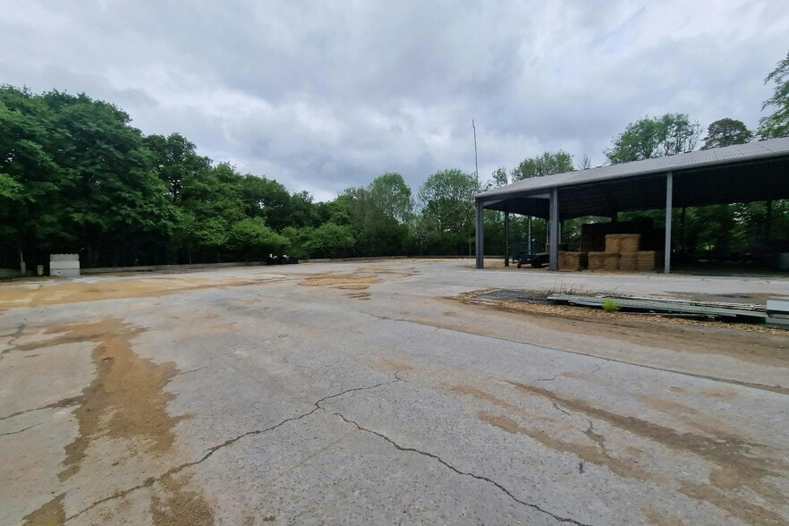 Herriard Storage St, Basingstoke to rent - Building Photo - Image 1 of 3