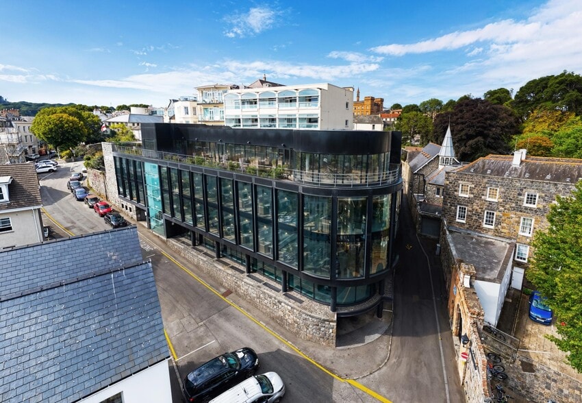 Hirzel Street, Guernsey to rent - Building Photo - Image 2 of 6