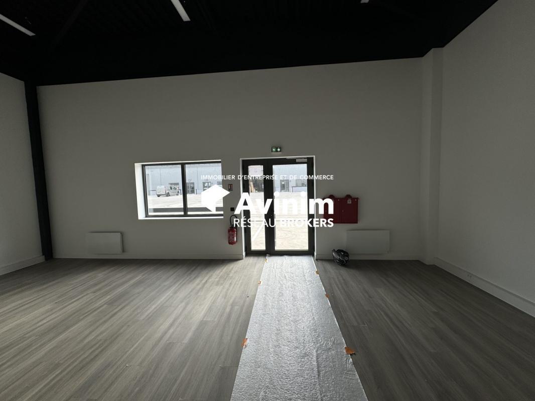 Industrial in Les Pavillons-sous-Bois to rent Interior Photo- Image 1 of 9
