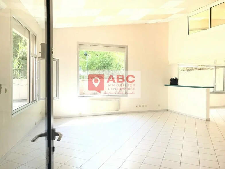 Office in Lattes to rent - Building Photo - Image 3 of 6