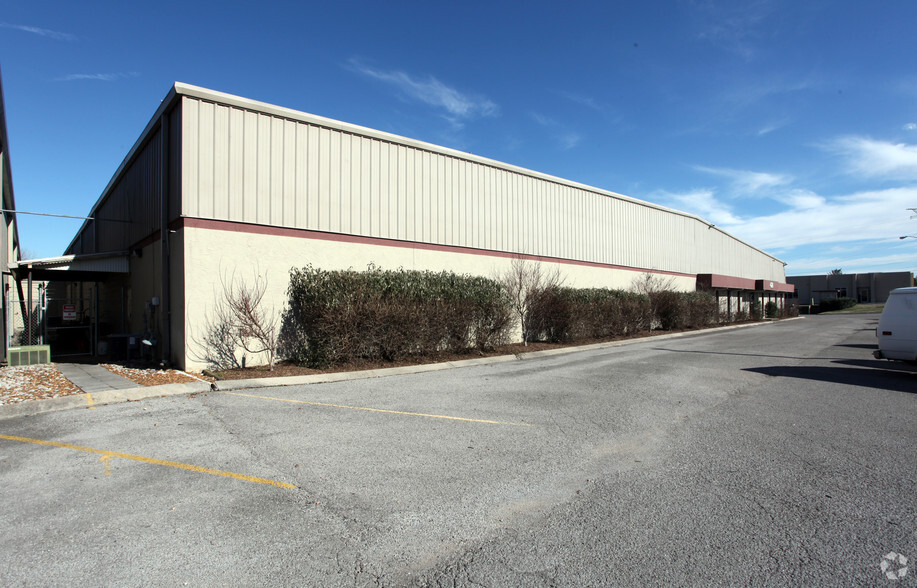 428 Harding Industrial Dr, Nashville, TN for rent - Primary Photo - Image 1 of 2