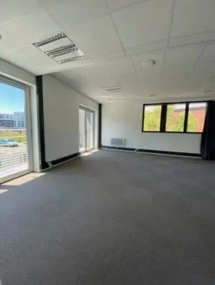 Location Bureaux 394 m² - Photo 1