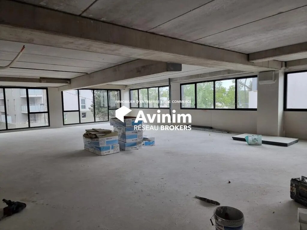 Vente Bureaux 180 m² - Photo 1