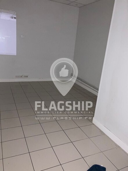Retail in Sèvres to rent - Interior Photo - Image 3 of 8