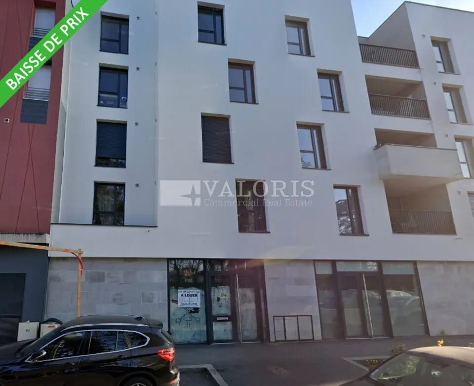 Retail in Décines-Charpieu to rent Building Photo- Image 1 of 10