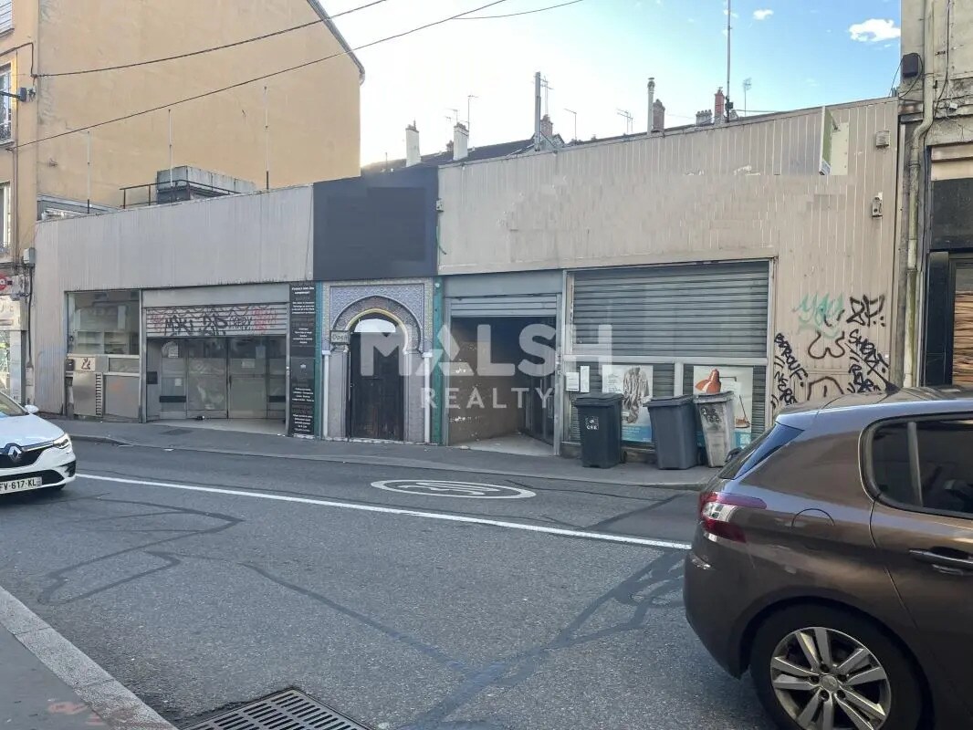 Retail in Oullins to rent Building Photo- Image 1 of 2