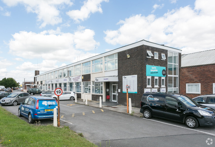 Cheney Manor Industrial Estate, Swindon for rent - Building Photo - Image 2 of 9