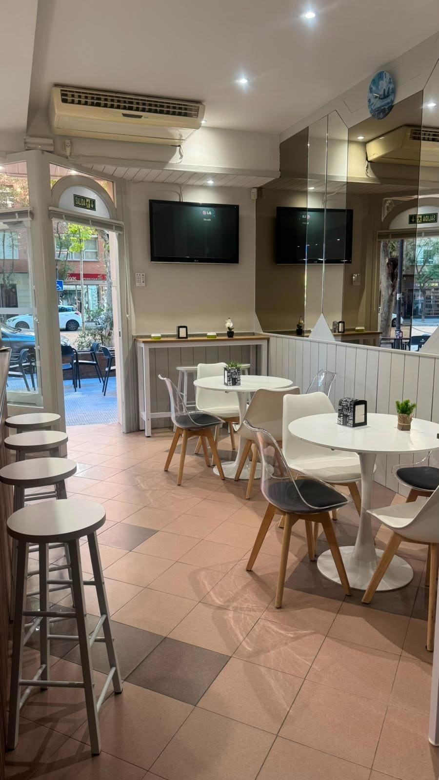 Retail in Reus, Tarragona to rent Interior Photo- Image 1 of 8