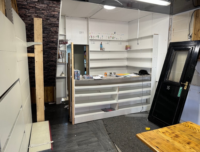 18 Southcoates Ln, Hull for sale - Interior Photo - Image 3 of 5